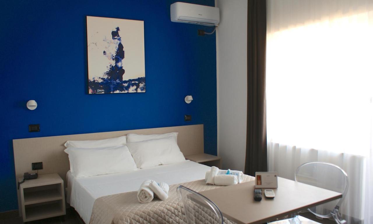 Hotel Palazzo Caveja Римини Экстерьер фото