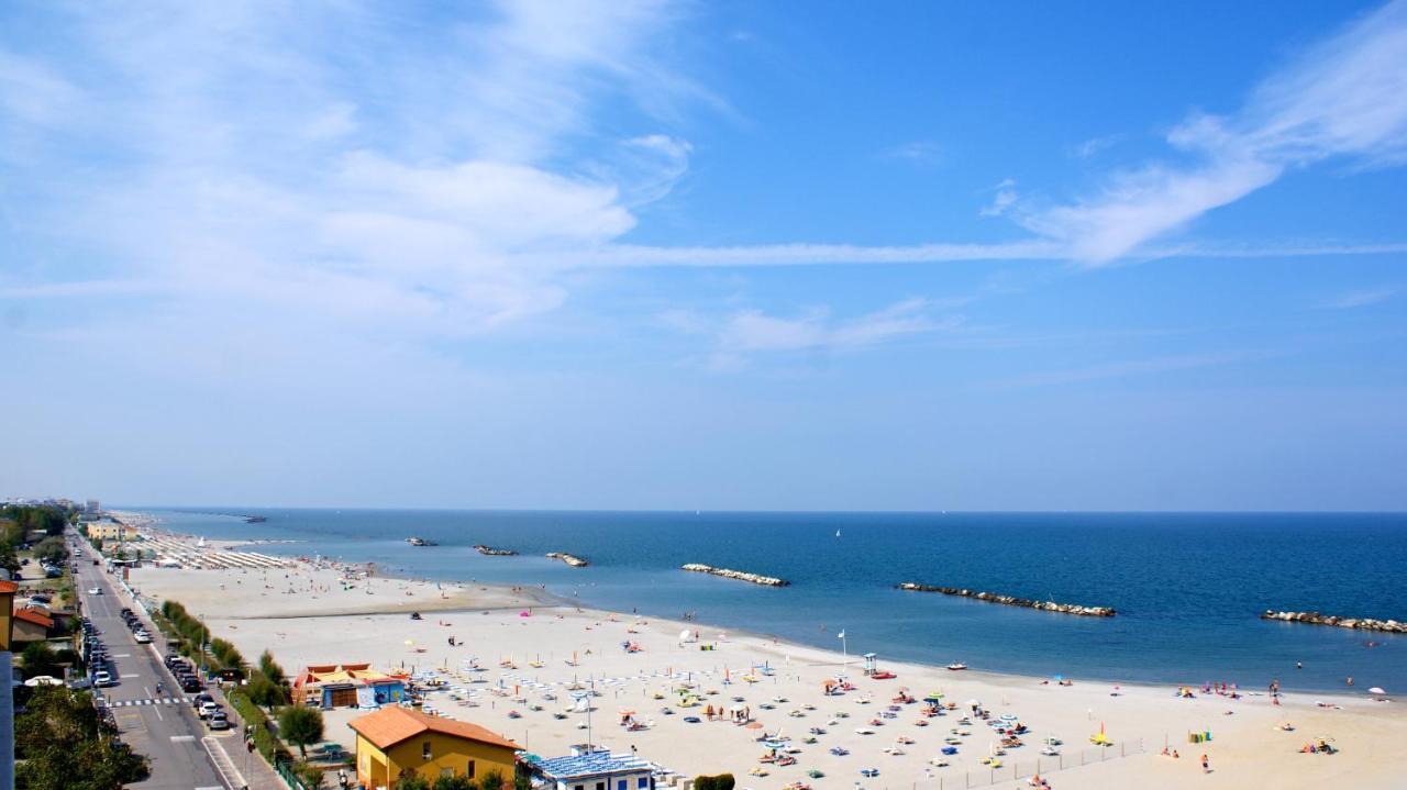 Hotel Palazzo Caveja Римини Экстерьер фото