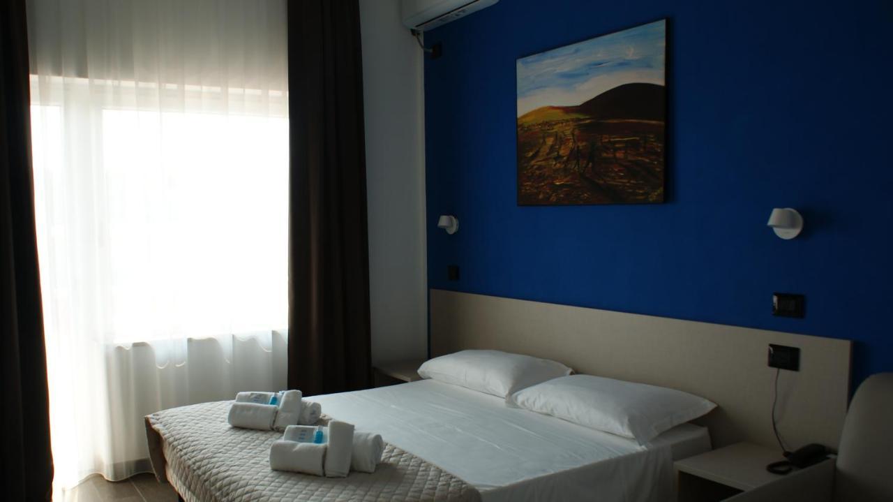Hotel Palazzo Caveja Римини Экстерьер фото