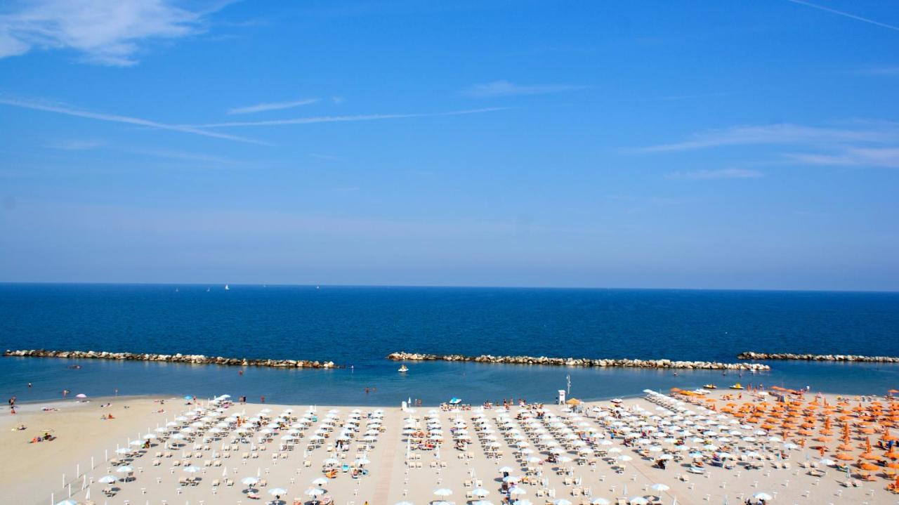 Hotel Palazzo Caveja Римини Экстерьер фото