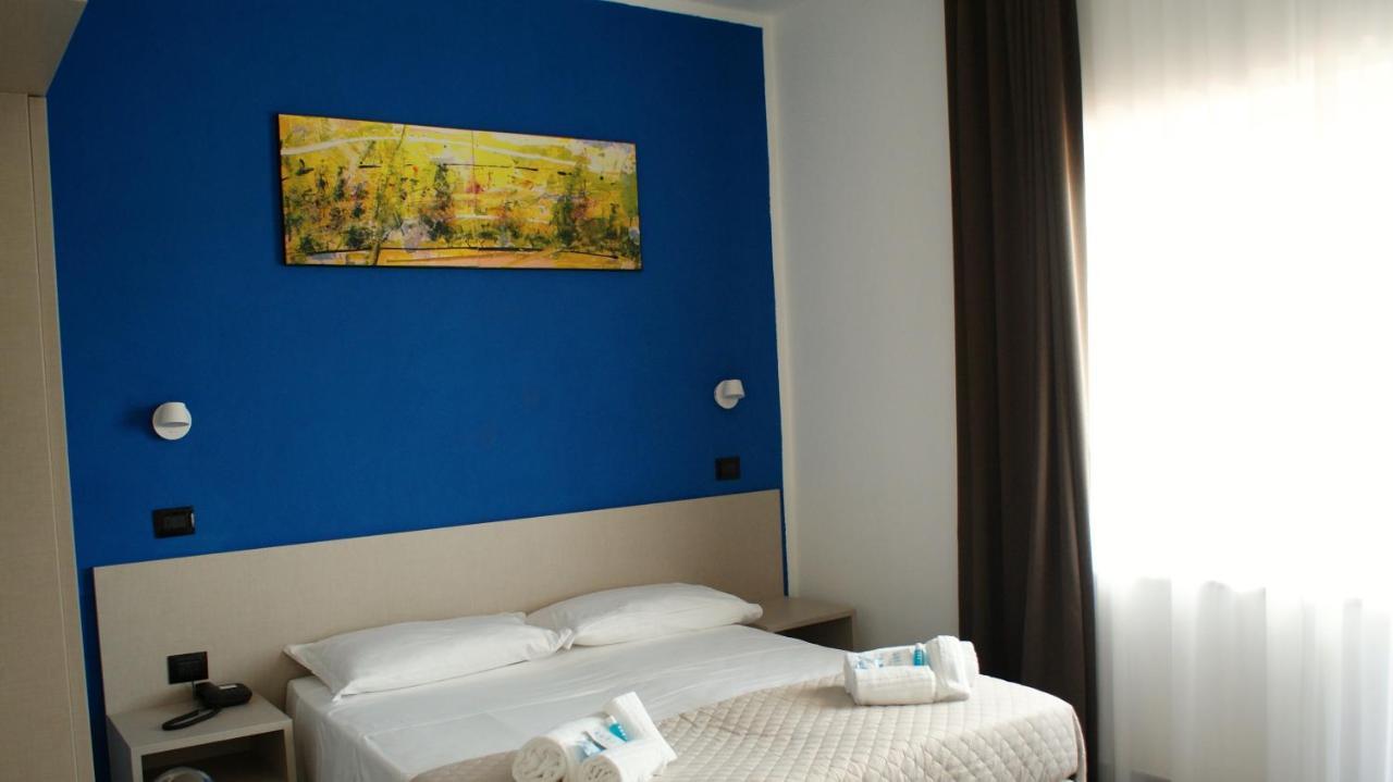 Hotel Palazzo Caveja Римини Экстерьер фото