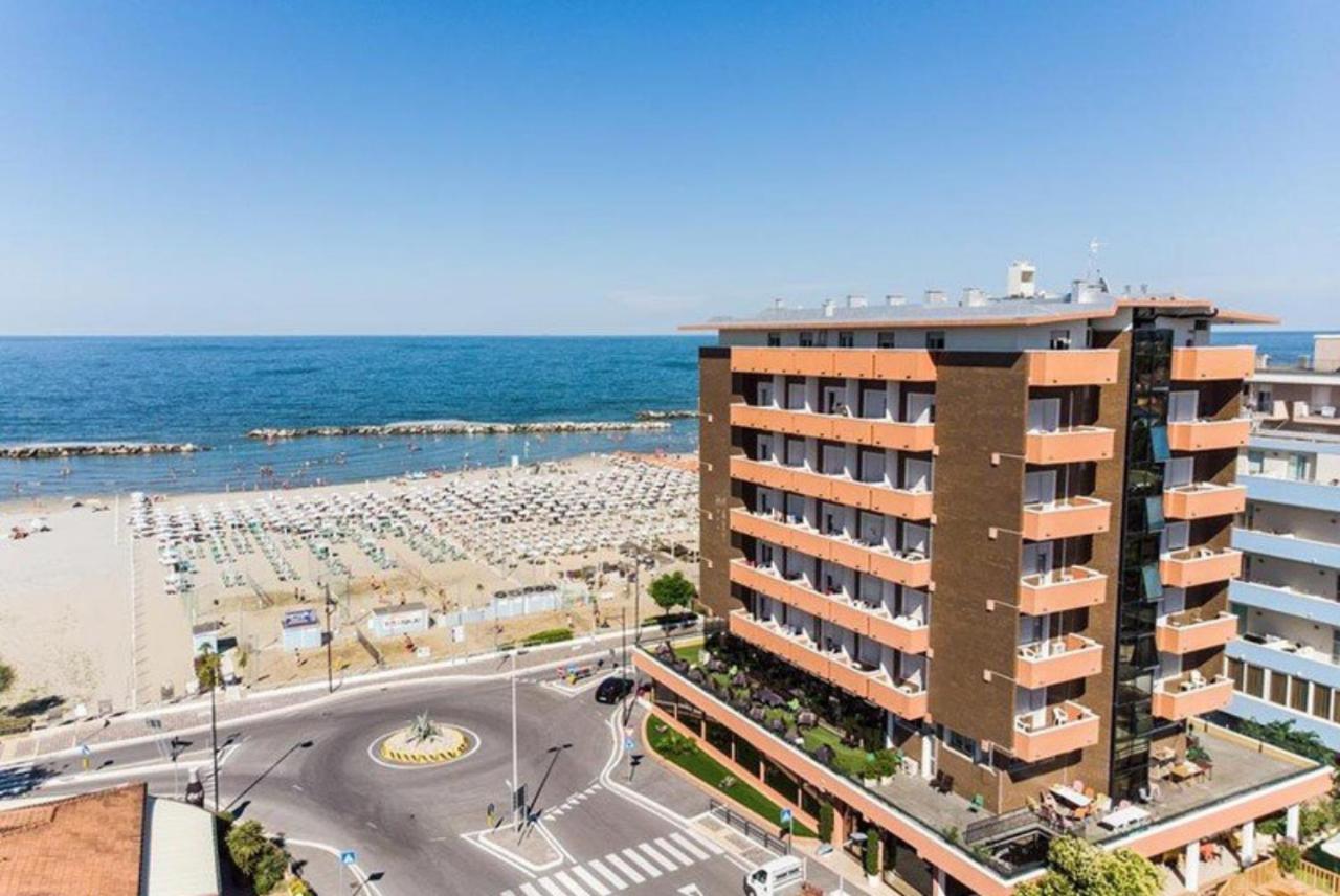 Hotel Palazzo Caveja Римини Экстерьер фото