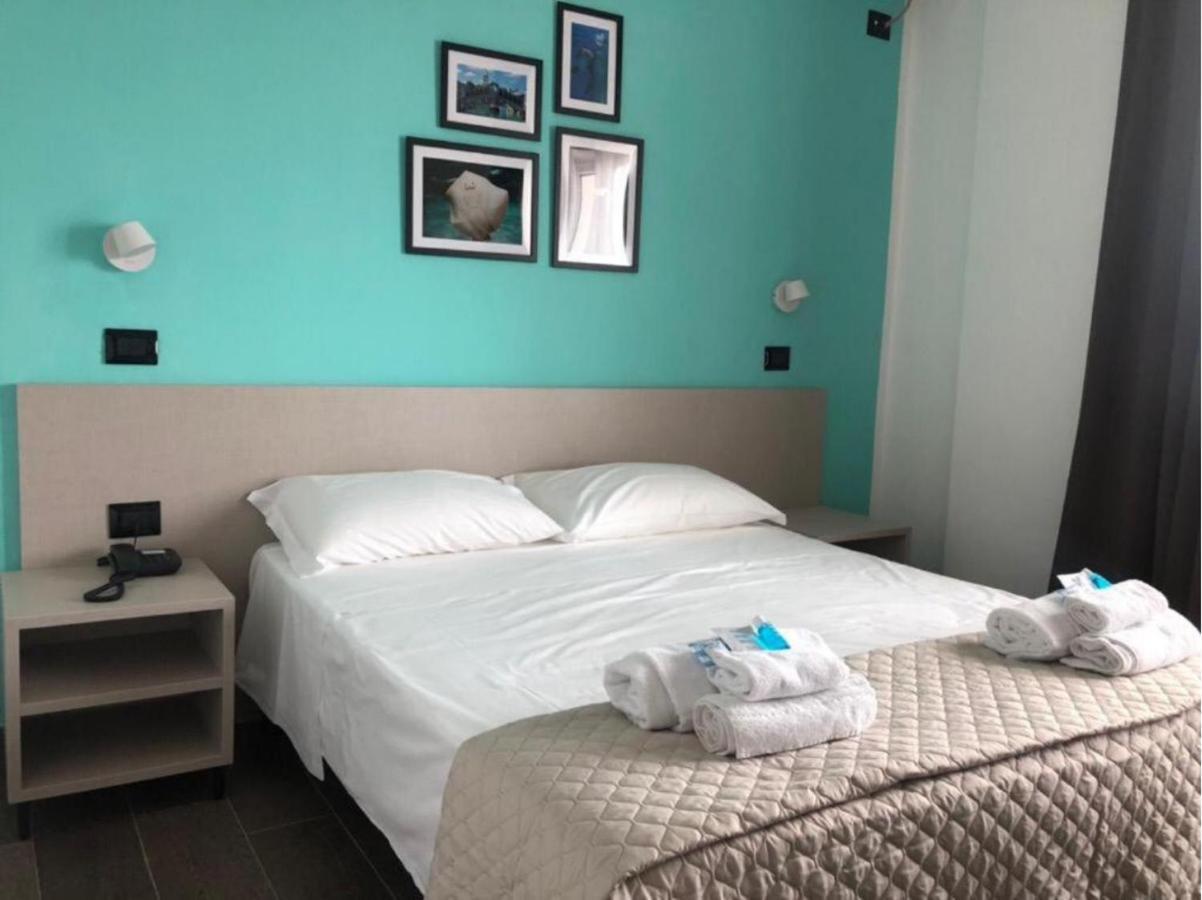 Hotel Palazzo Caveja Римини Экстерьер фото