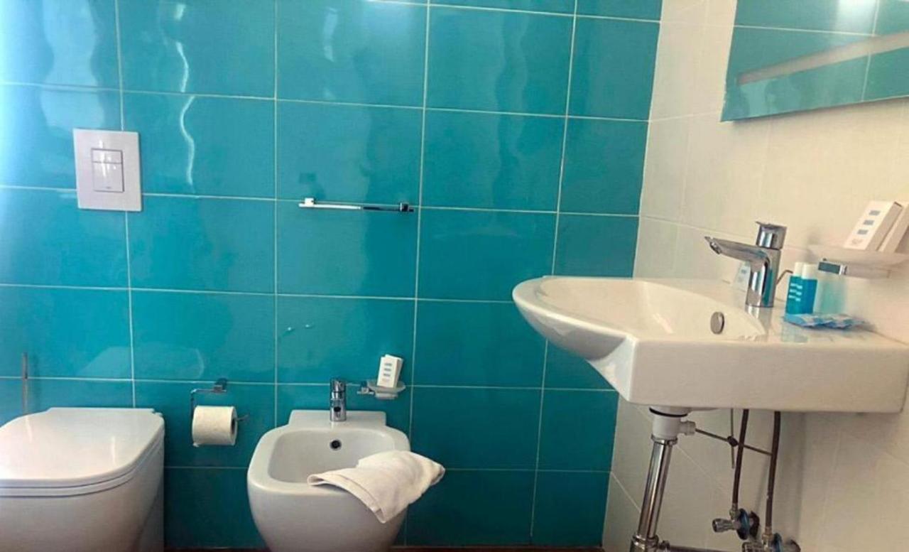 Hotel Palazzo Caveja Римини Экстерьер фото