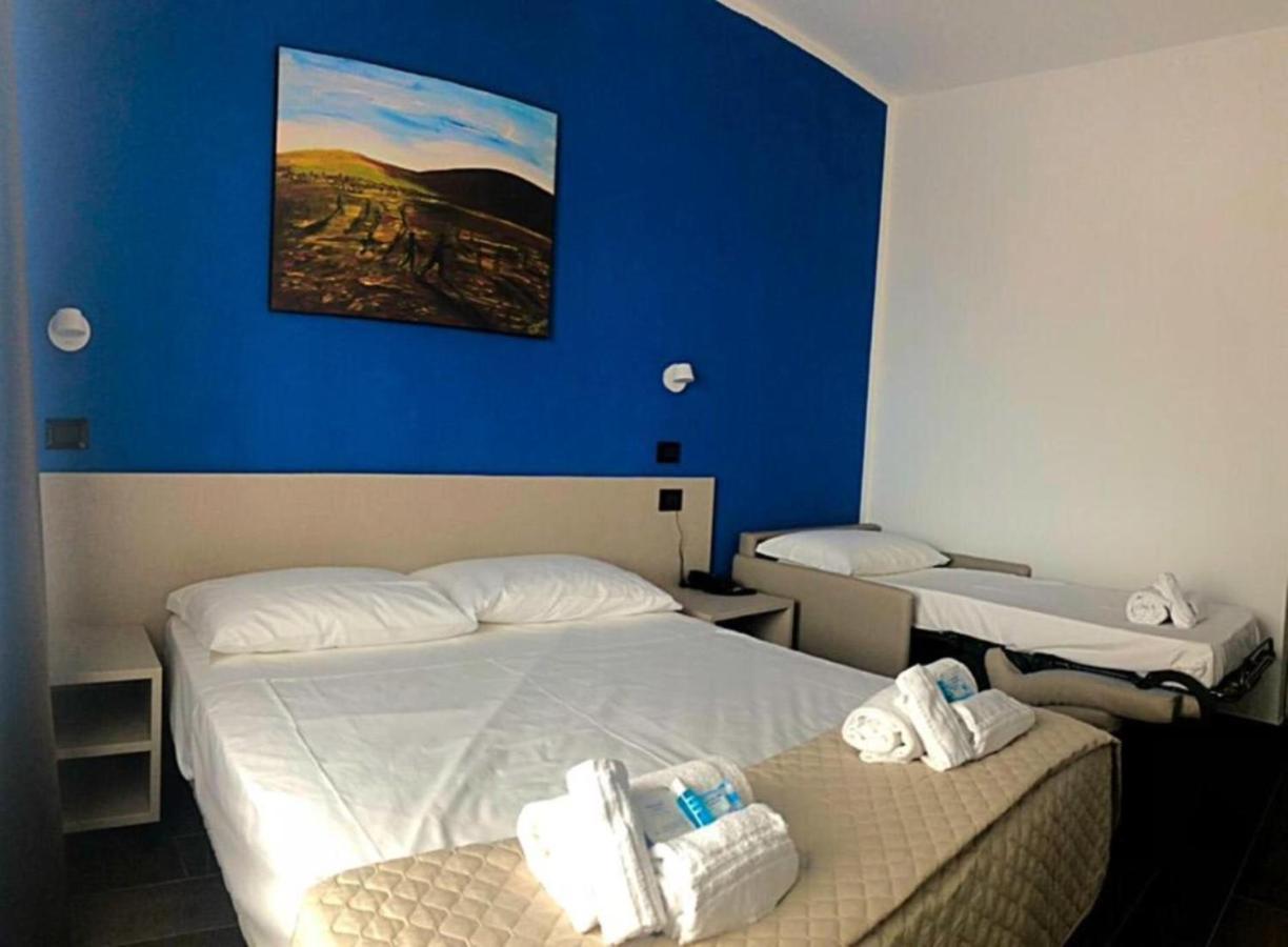 Hotel Palazzo Caveja Римини Экстерьер фото