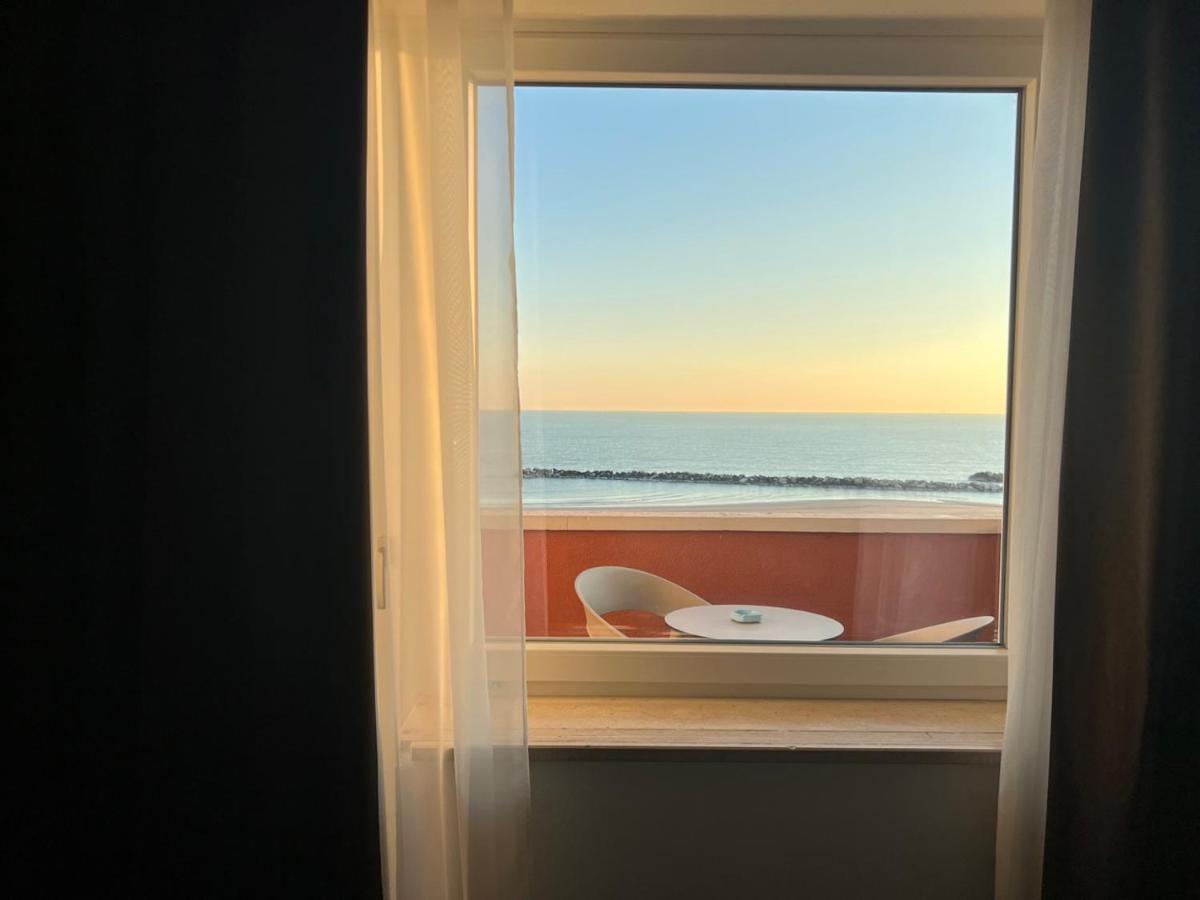 Hotel Palazzo Caveja Римини Экстерьер фото